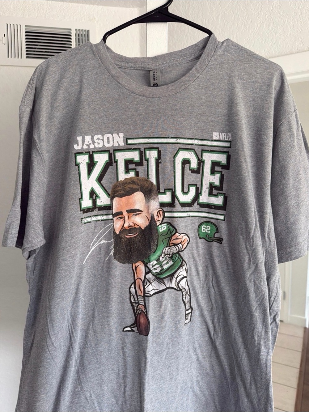 Philadelphia Eagles Jason Kelce #62 T-Shirt. Size XL. NFL